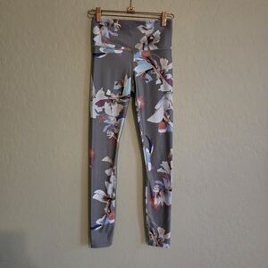 Athleta High Rise Leggings Size XXS Gray Floral